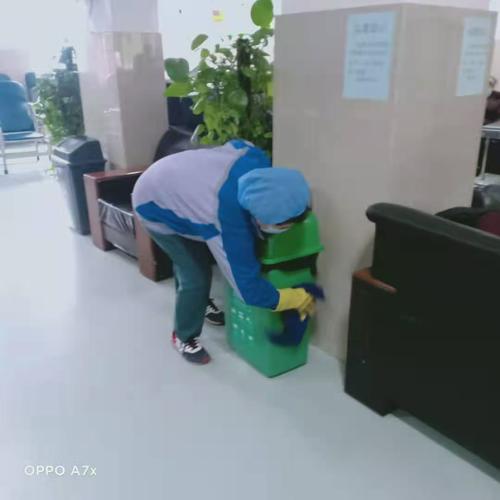 沈阳市浑南区医院暨五三社区卫生服务中心对生活垃圾分类设施进行清洁